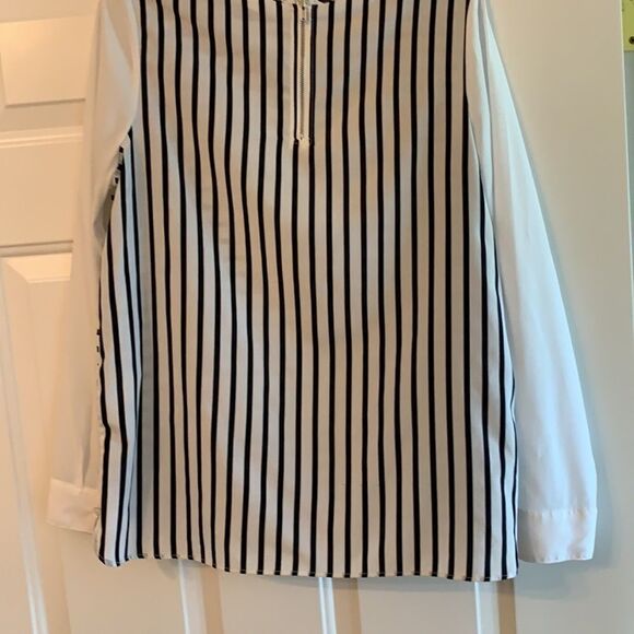 Size medium Old Navy blouse long sleeve - Picture 4 of 6